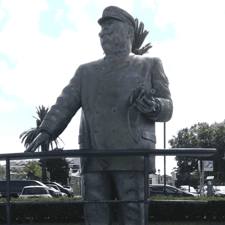 a statue of a person